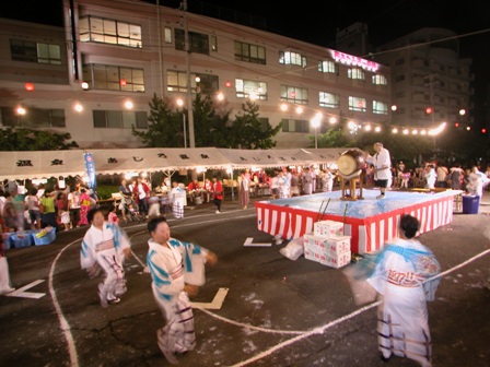 盆踊りの様子