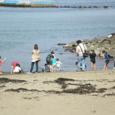 【サンビーチ】初夏の海で子供たちも楽しそう♪